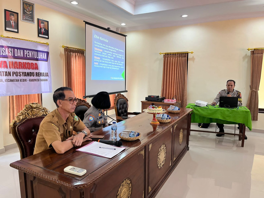 Sosilisasi dan Edukasi terkait Narkotika Psikotropika dan Zat Adiktif( NAPZA) yang bekerja sama dengan Kapolsek Kediri dan Murid SMP N 4 Kediri Tabanan.